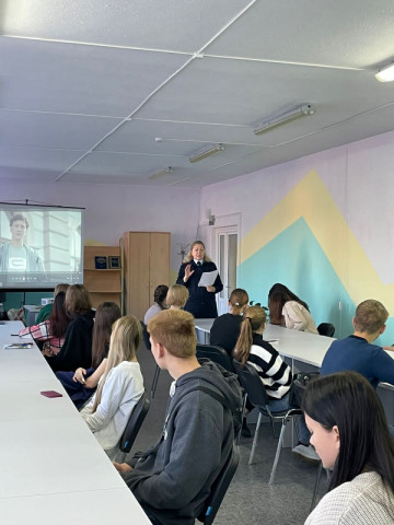 Сотрудники Удомельской Госавтоинспекции провели лекторий на тему: &laquo;В дорожной безопасности - начни с себя!&raquo;,  для первокурсников ГБПОУ &laquo;Удомельский колледж&raquo;.